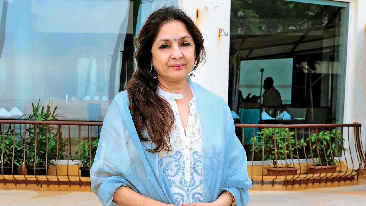Amit Sharma Signs Neena Gupta In The Intern