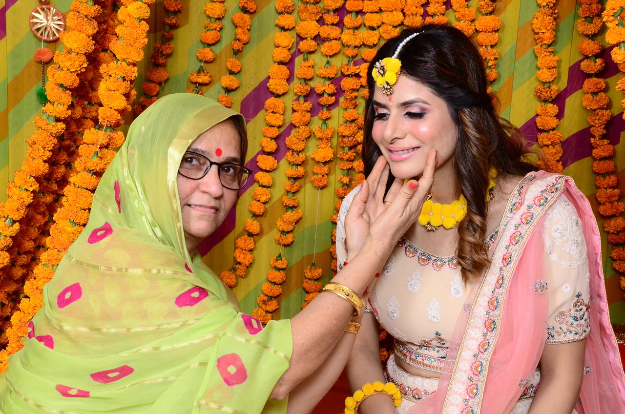 IN PICS: Kundali Bhagya actress Isha Anand Sharma ties the knot with